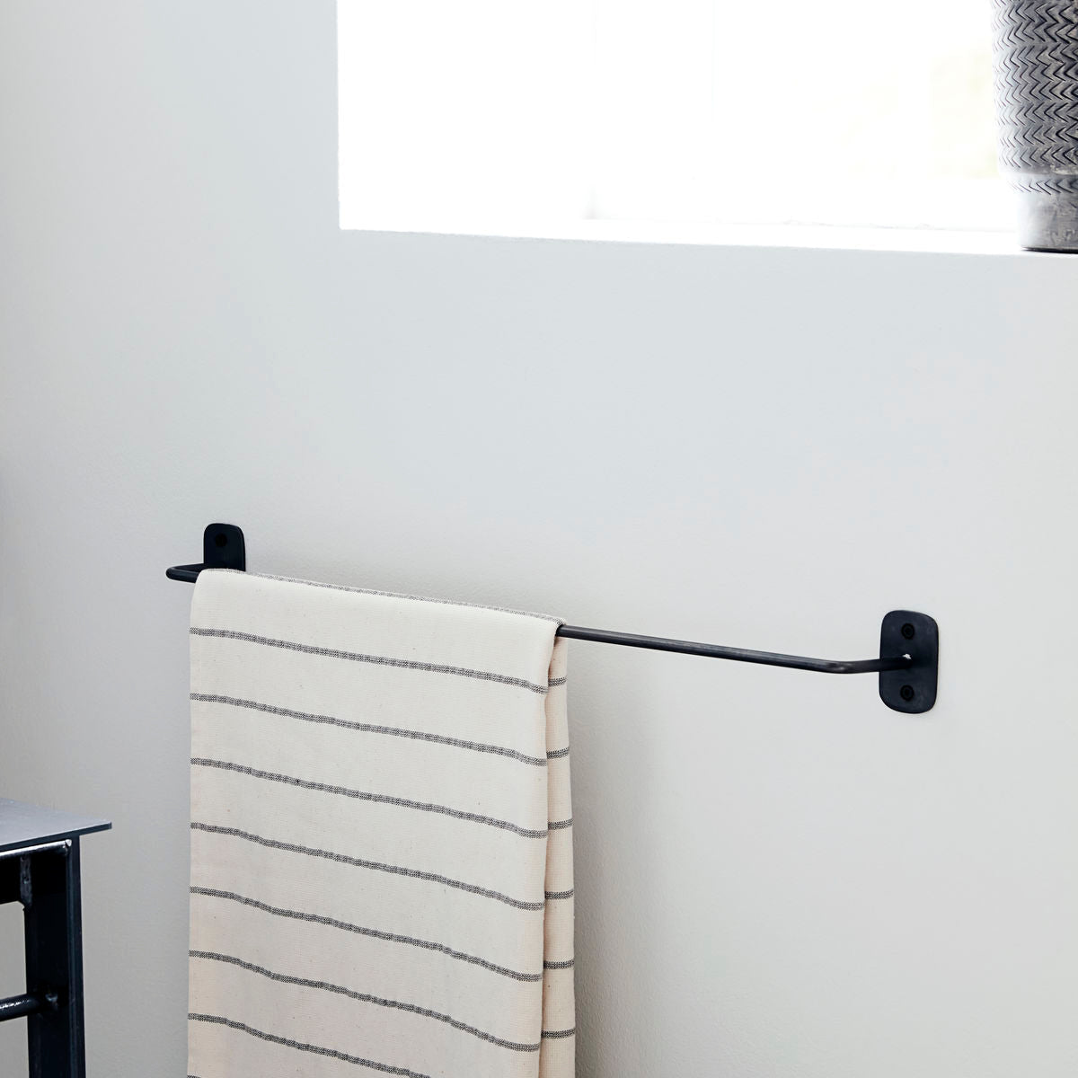 Black Single Towel Rail - Design Vintage