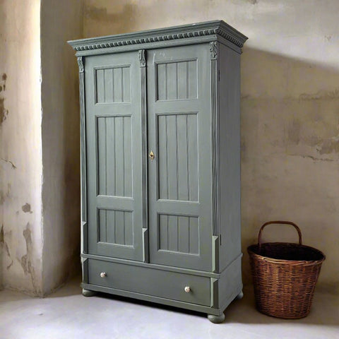 Vintage Cupboard 'Jude'