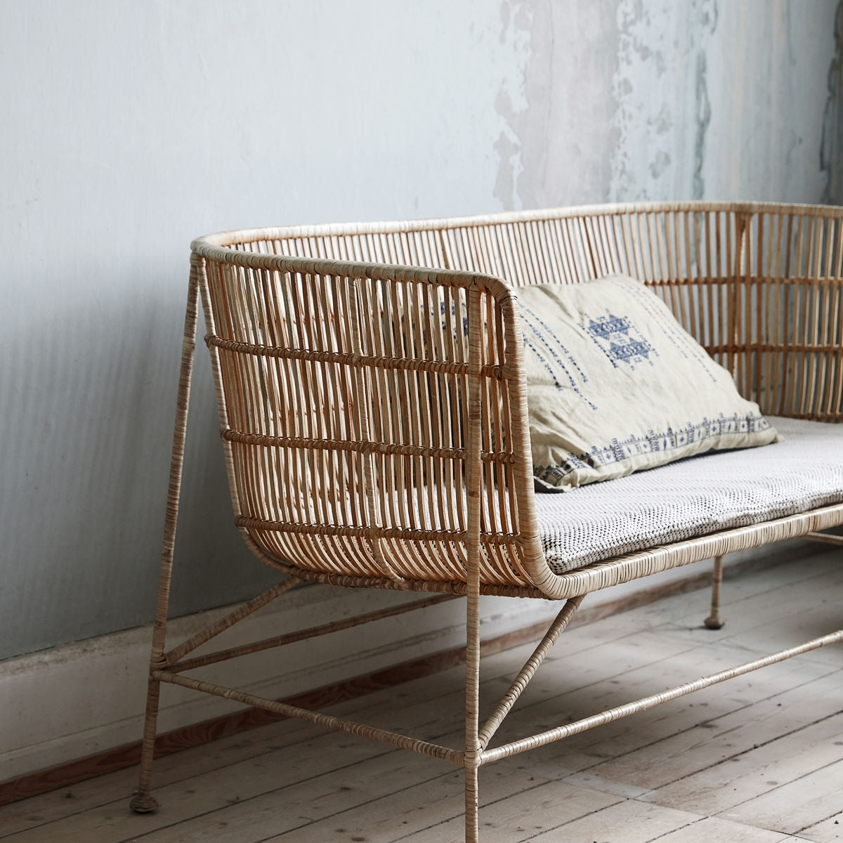 Curve Rattan Sofa - Design Vintage